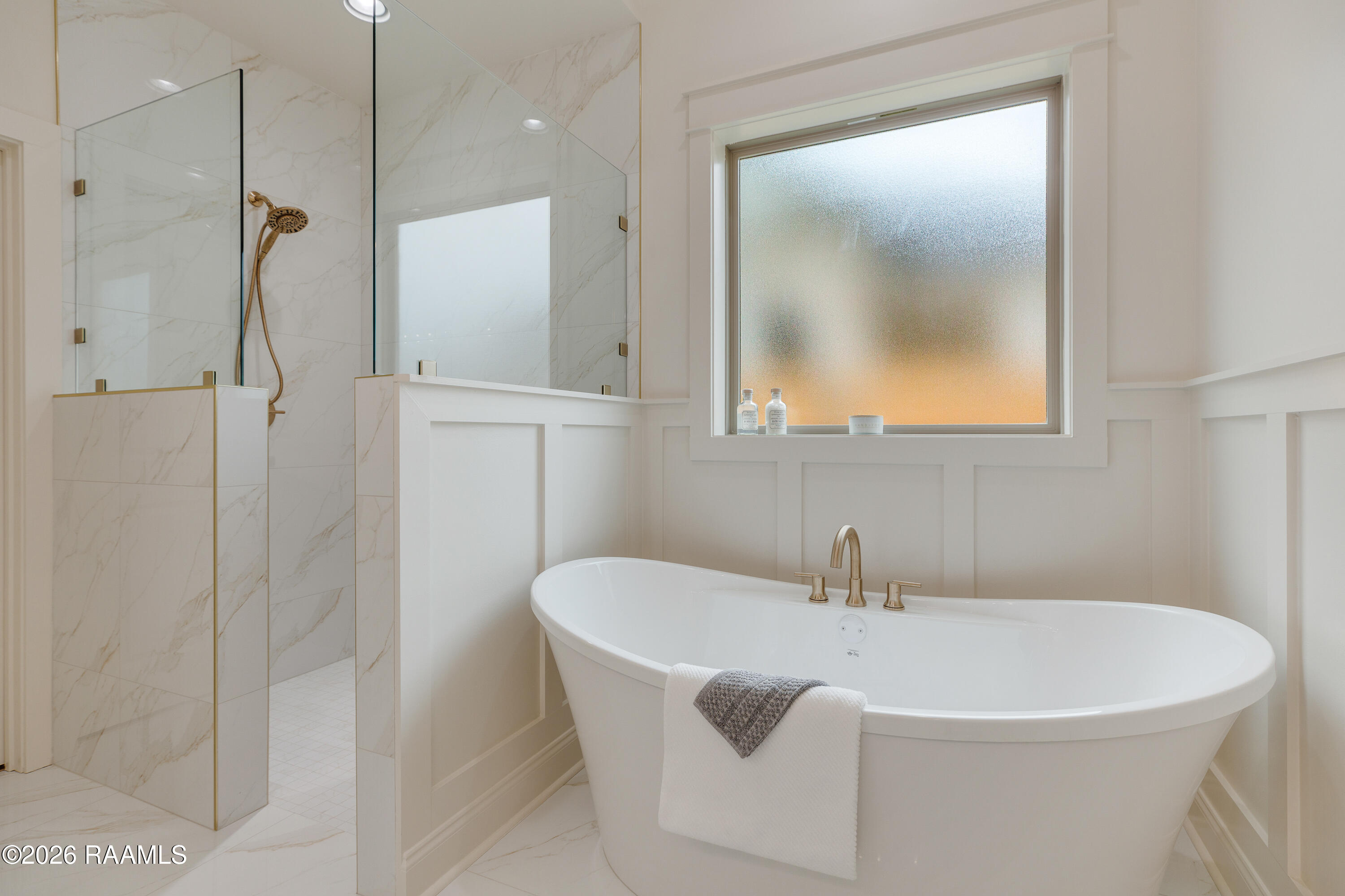 112 Spring Meadow Broussard, LA 70518 - Photo 16 of 37 Primary Bathroom