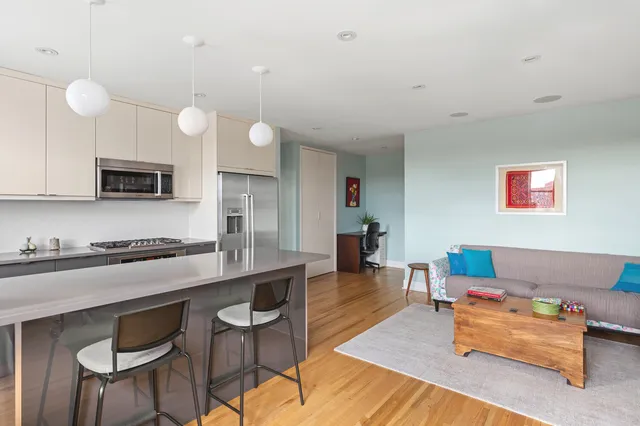$575,000 | 243 McDonald Avenue, Unit 6T | Windsor Terrace