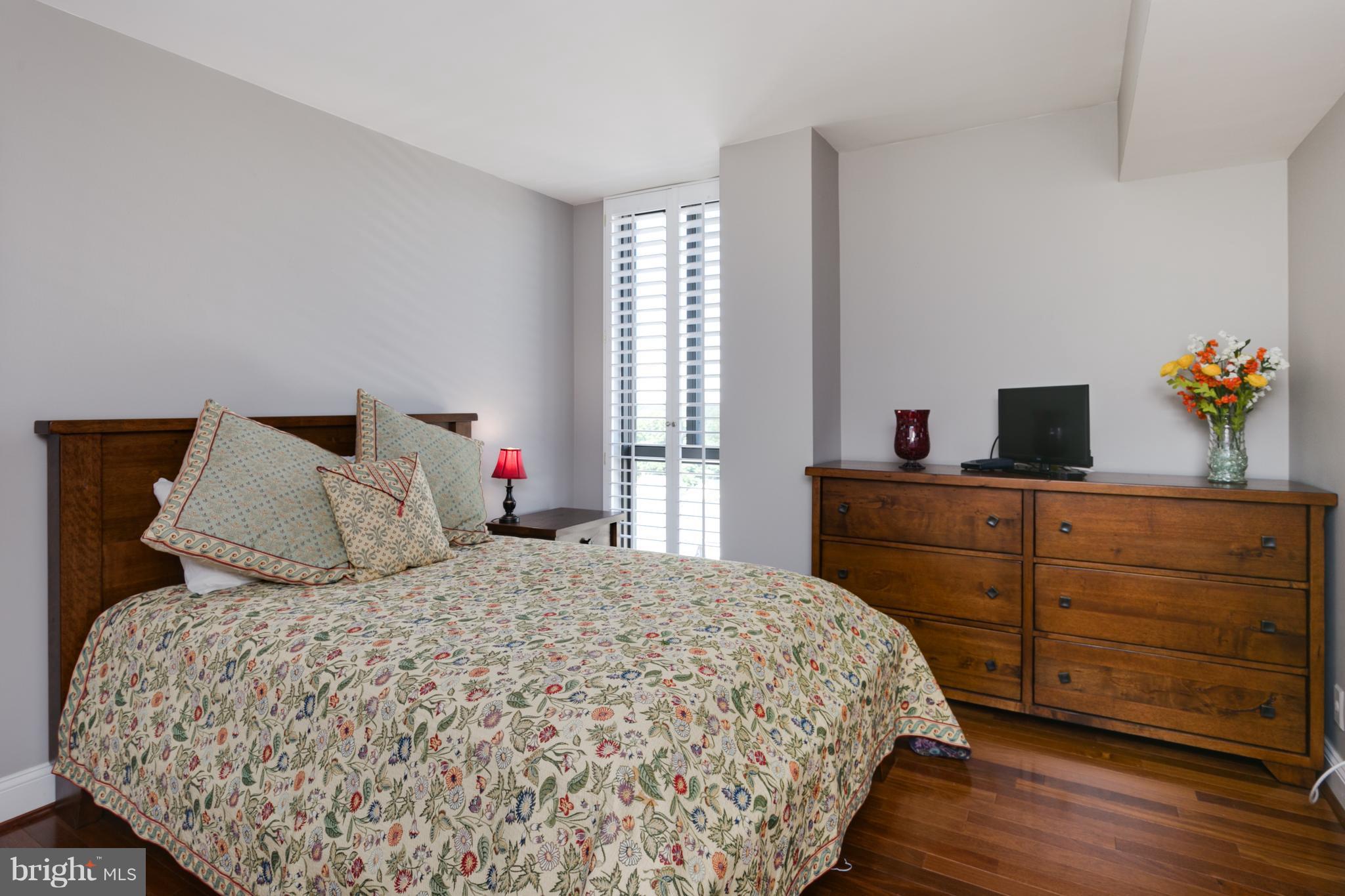 6800 Fleetwood Road, Unit 1017 McLean, VA 22101 - Photo 16 of 24 a bedroom with a large bed and a dresser