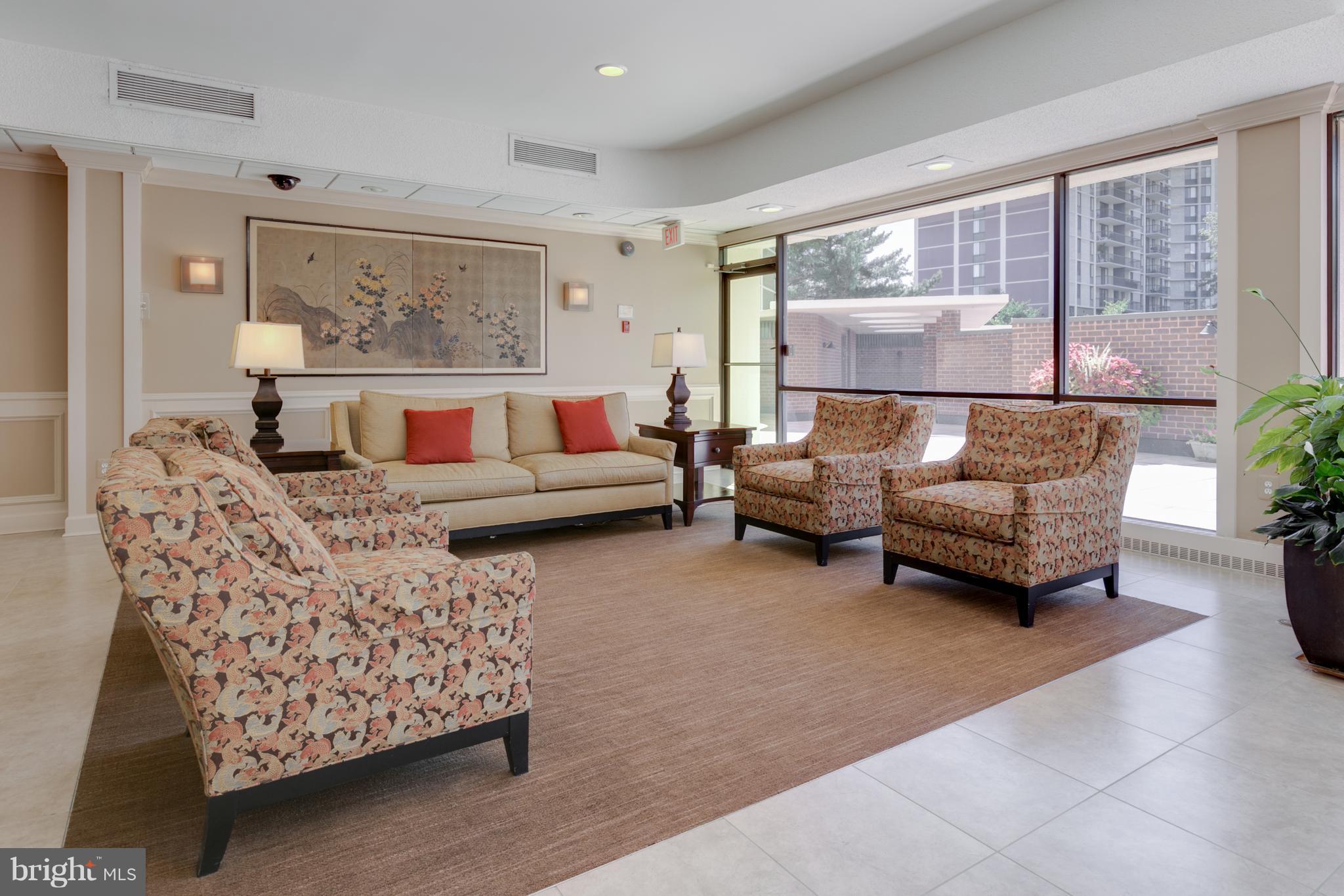 6800 Fleetwood Road, Unit 1017 McLean, VA 22101 - Photo 20 of 24 a living room with furniture and a large window