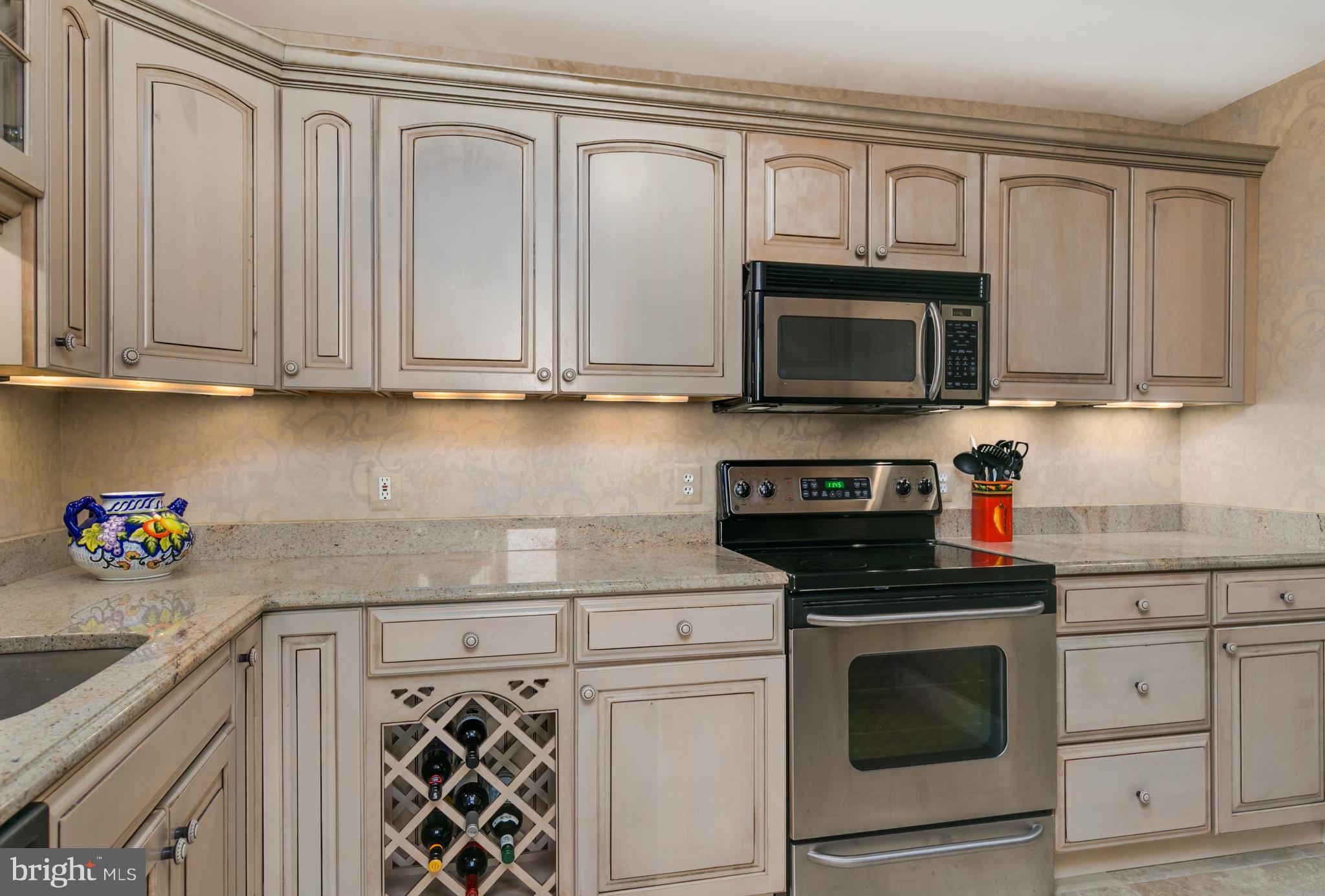 6800 Fleetwood Road, Unit 1017 McLean, VA 22101 - Photo 9 of 24 a kitchen with cabinets appliances and a sink