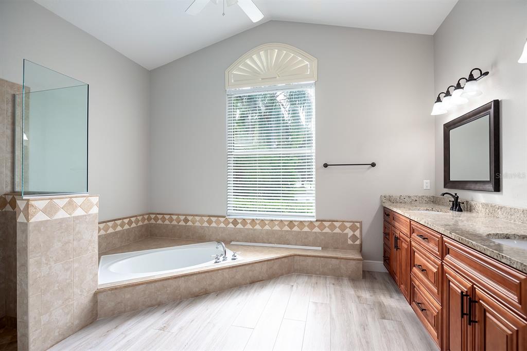 835 Grovesmere Loop Ocoee, FL 34761 - Photo 15 of 27 Primary Bathroom