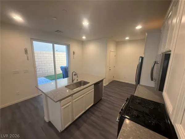 $2,150 | 849 East Sunset Road, Henderson, NV 89011