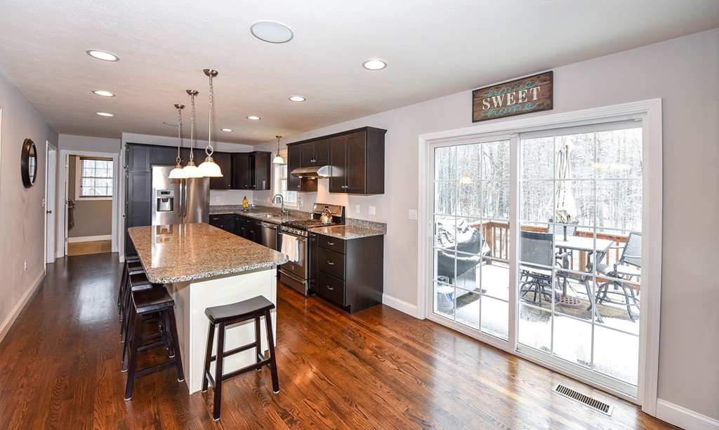 17 Farm Gate Road Dracut, MA 01826 - Photo 4 of 20 Gallery Image 4