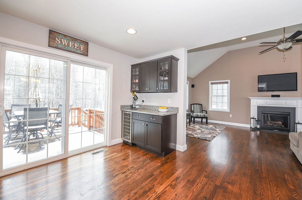 17 Farm Gate Road Dracut, MA 01826 - Photo 5 of 20 Gallery Image 5