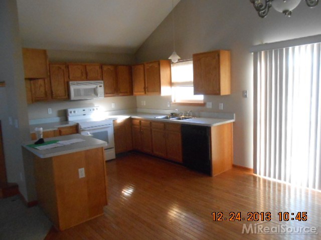 8441 McKinley Road Algonac, MI 48001 - Photo 8 of 17 31177218-7.JPG