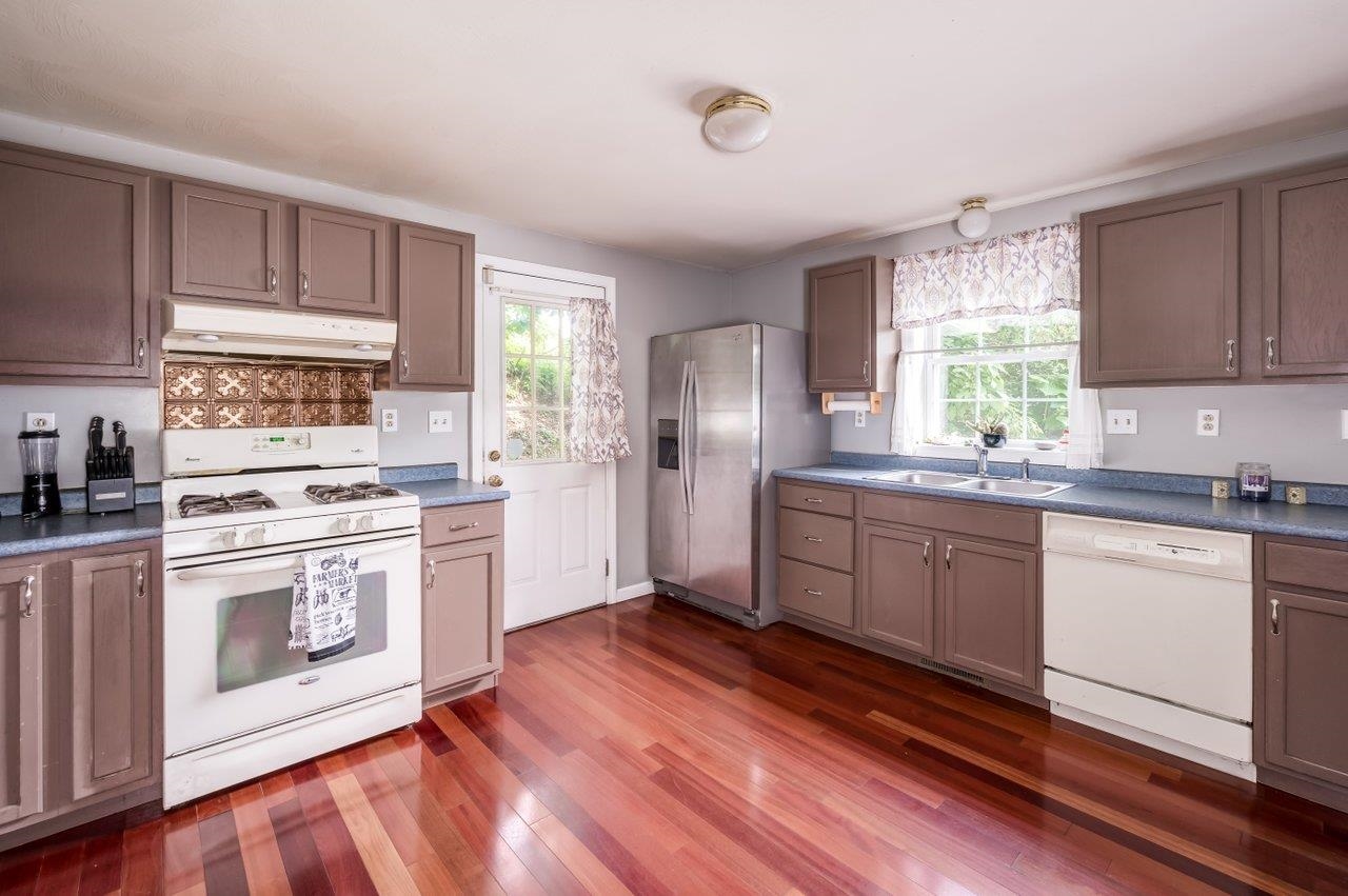 15 Intervale Street Nashua, NH 03064 - Photo 2 of 22