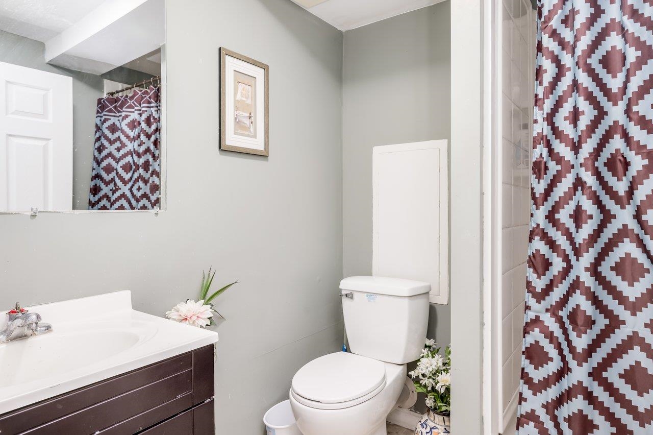 15 Intervale Street Nashua, NH 03064 - Photo 5 of 22