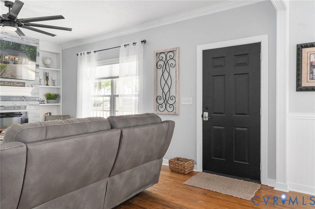 1755 Dispatch Road Quinton, VA 23141 - Photo 6 of 86 a living room with furniture and a window