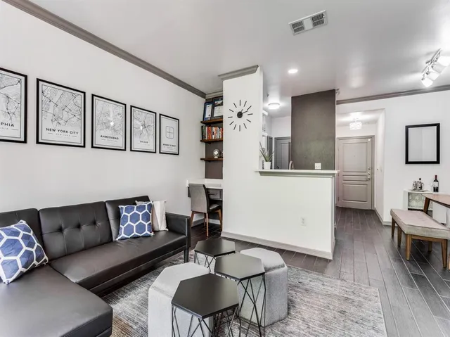 $1,800 | 330 Las Colinas Boulevard East, Unit 360, Irving, TX 75039