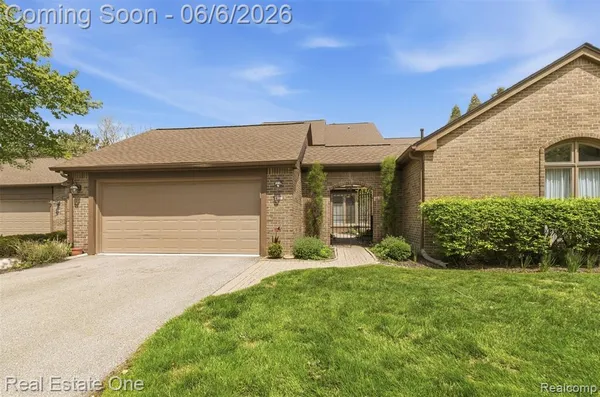$548,000 | 23910 Trailwood Court, Unit 82, Franklin, MI 48025
