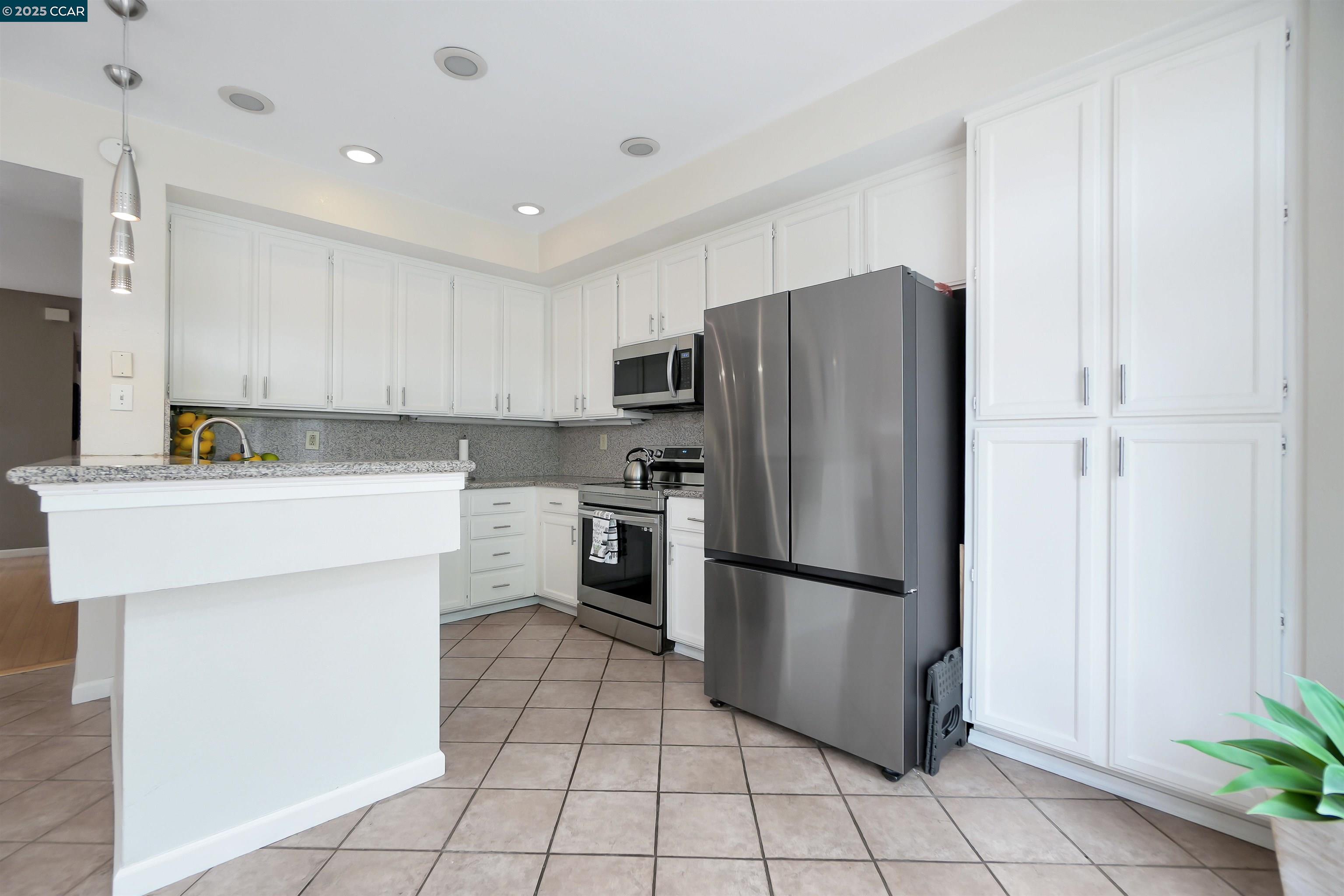 266 Scotts Valley Hercules, CA 94547 - Photo 13 of 42