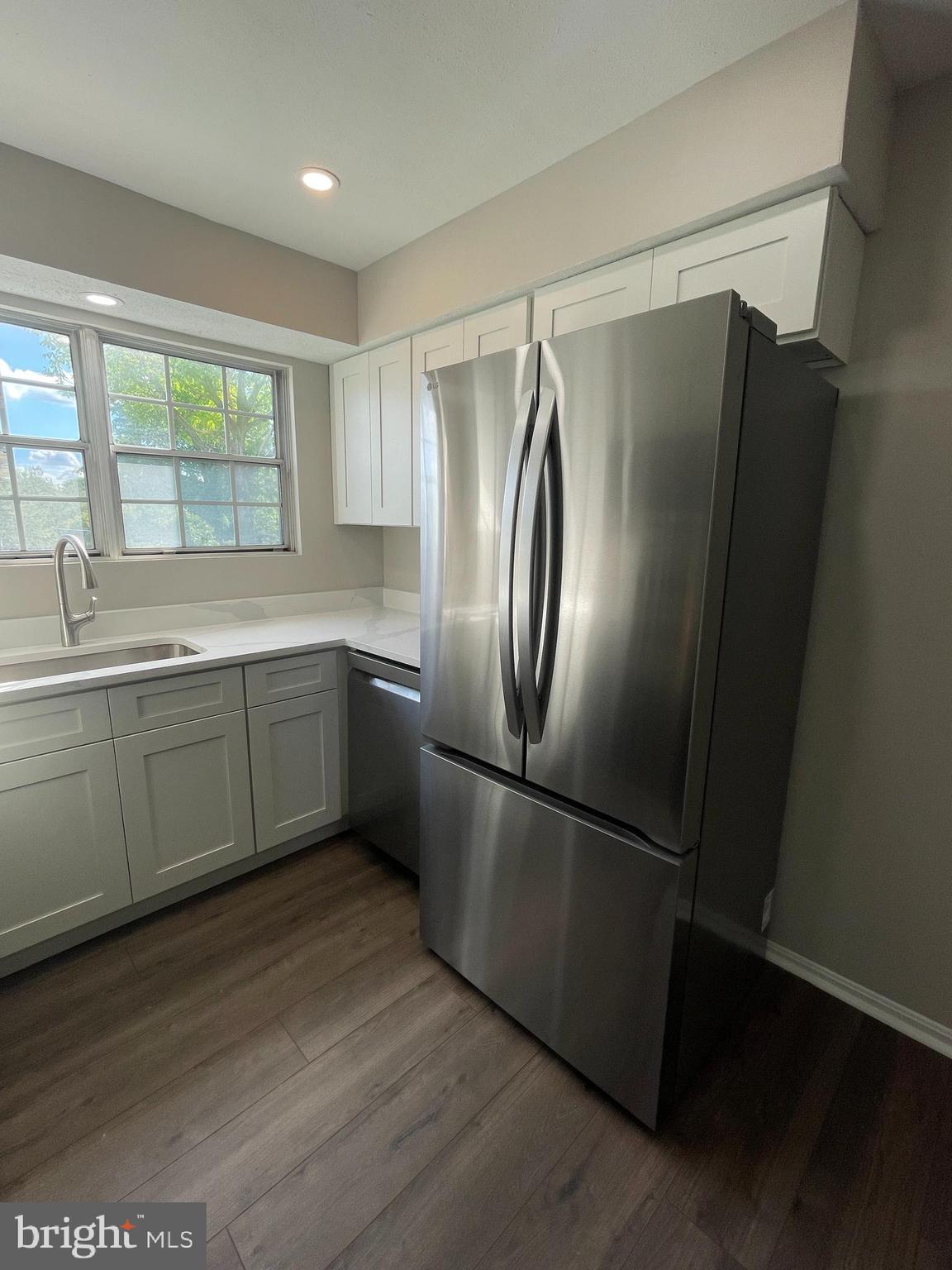 102 Fort Evans Road Southeast, Unit B Leesburg, VA 20175 - Photo 3 of 14 Kitchen has new stainless steel appliances