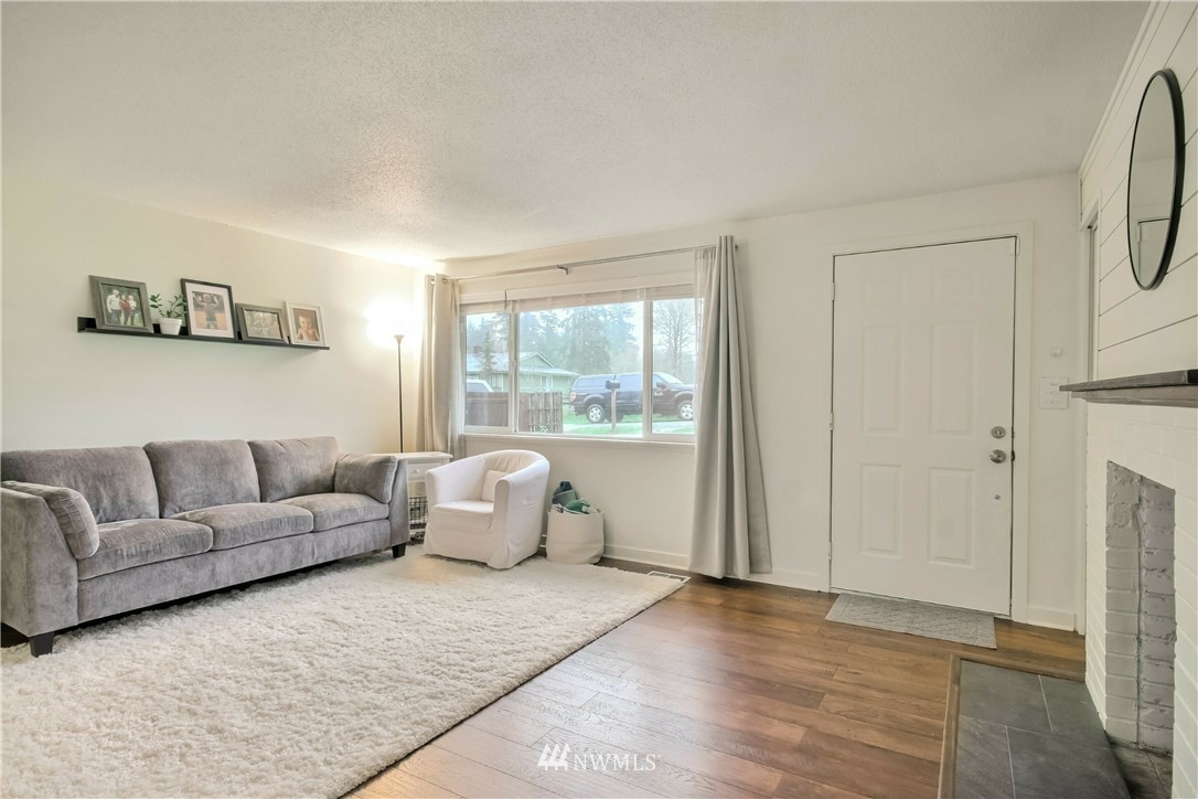 16320 Southeast 132nd Street Renton, WA 98059 - Photo 5 of 33