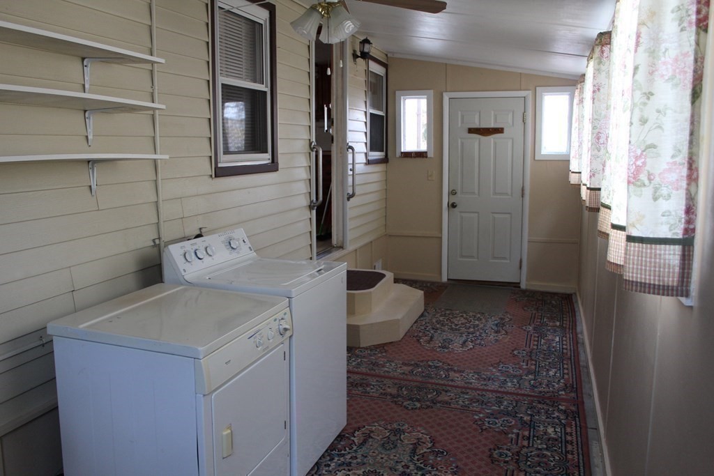 69 Mobile Home Way Springfield, MA 01119 - Photo 33 of 42 Gallery Image 33
