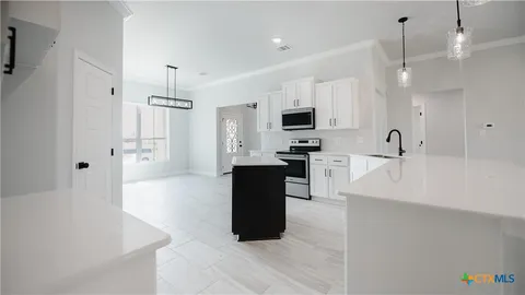 $448,900 | 1321 Red Rock Road, Hewitt, TX 76643