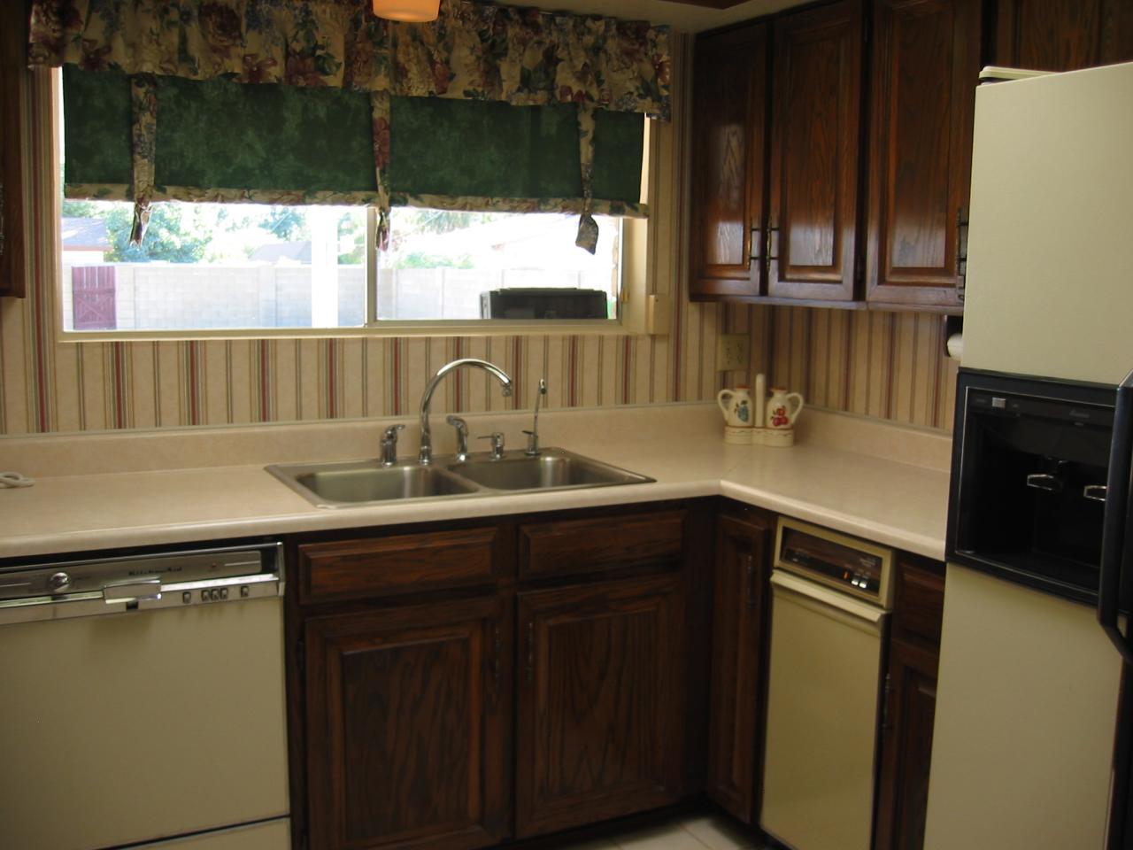 3101 West Cactus Road Phoenix, AZ 85029 - Photo 16 of 26 kitchen