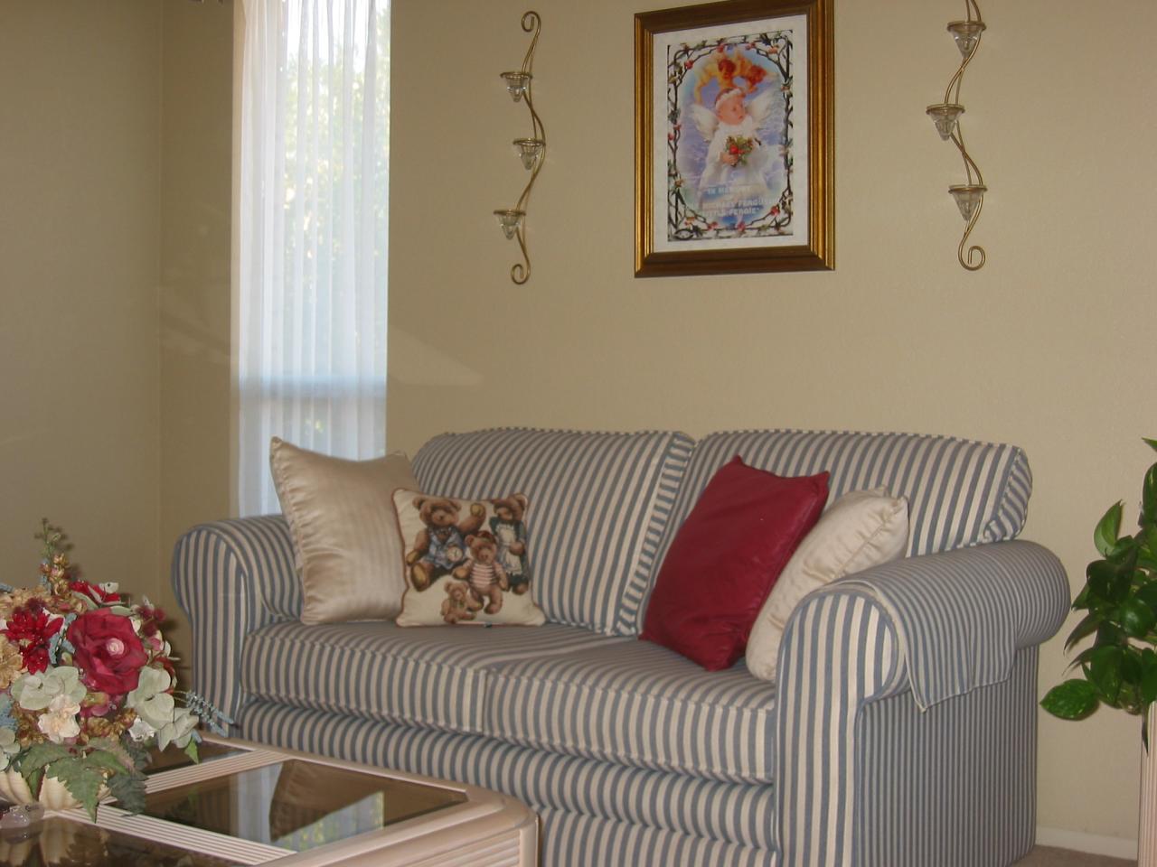 3101 West Cactus Road Phoenix, AZ 85029 - Photo 19 of 26 Living Room
