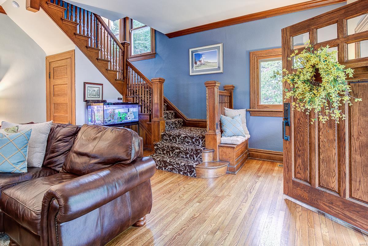 104 West Jackson Road Webster Groves, MO 63119 - Photo 4 of 58 Gallery Image 4