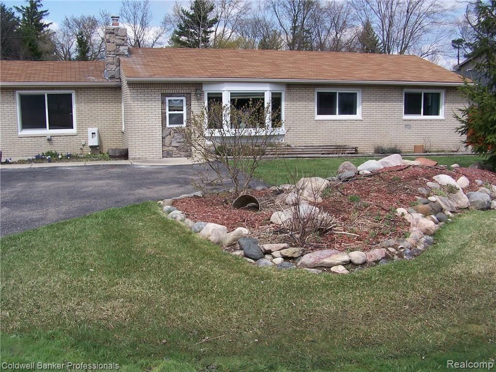186 West Wattles Road Troy, MI 48098 - Photo 3 of 23 Front Yard