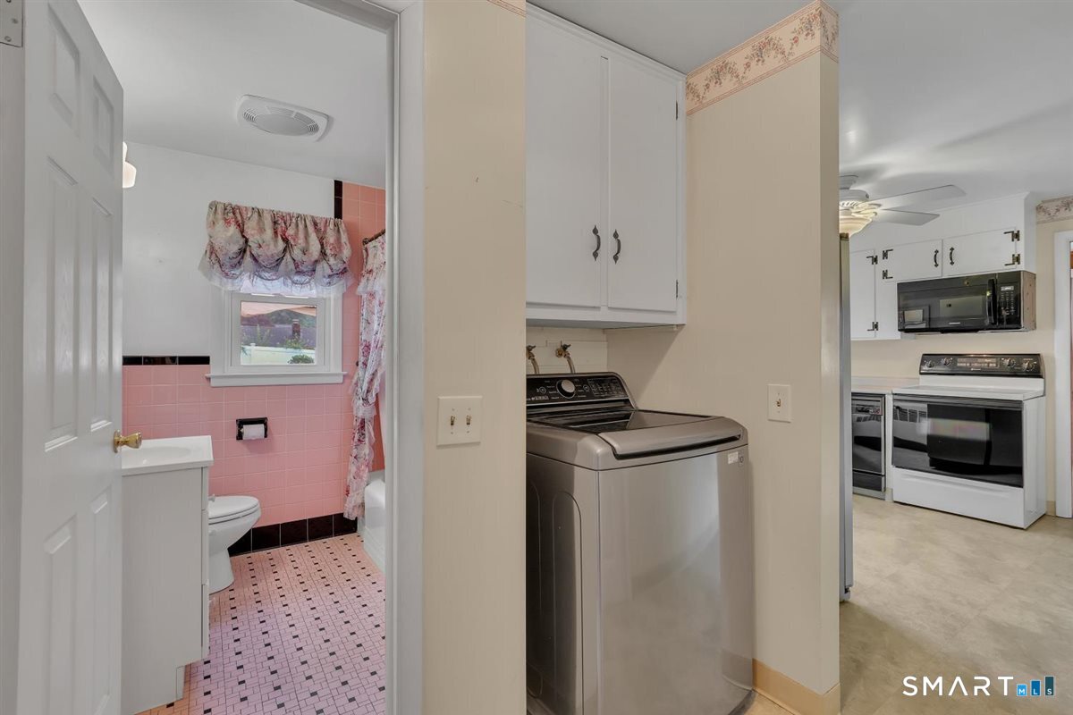 26 Russell Road Meriden, CT 06450 - Photo 13 of 36