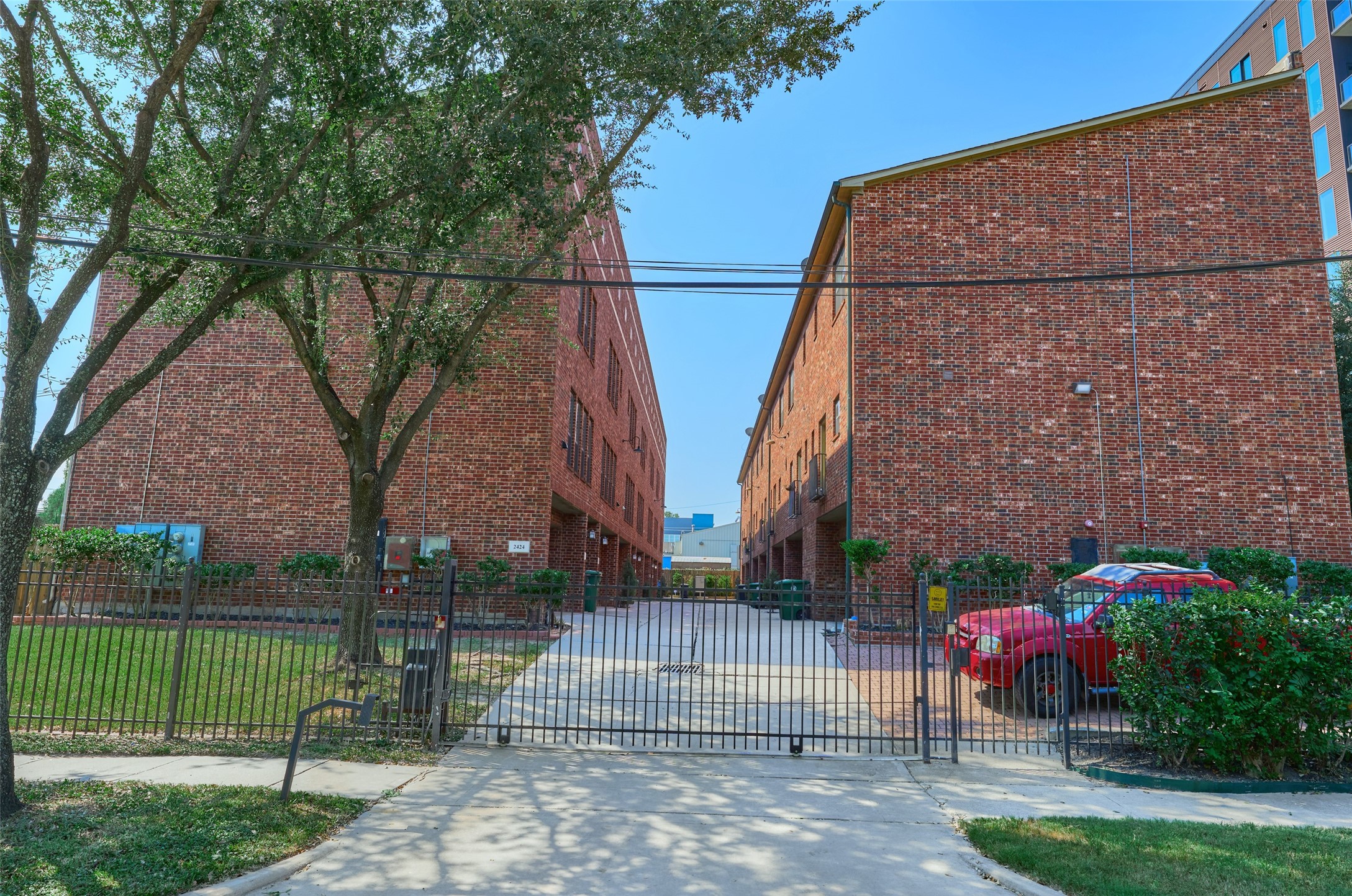 2422 Navigation Boulevard, Unit E Houston, TX 77003 - Photo 5 of 29 a view of garden with patio