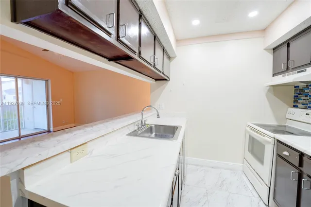 $1,700 | 5686 Rock Island Road, Unit 114, Tamarac, FL 33319