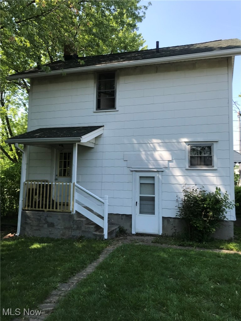 720 Kipling Street Akron, OH 44306 - Photo 3 of 21 Back of property with a yard