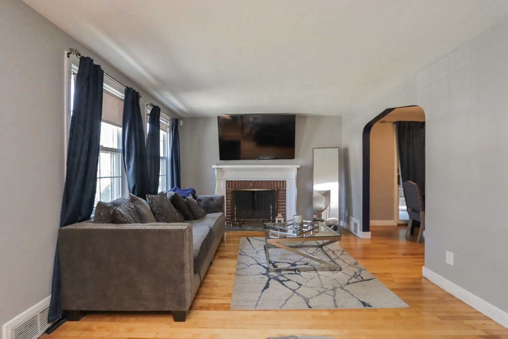 75 Bennington Street Springfield, MA 01108 - Photo 11 of 34