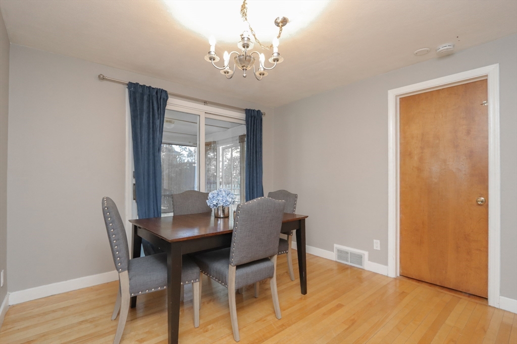 75 Bennington Street Springfield, MA 01108 - Photo 13 of 34