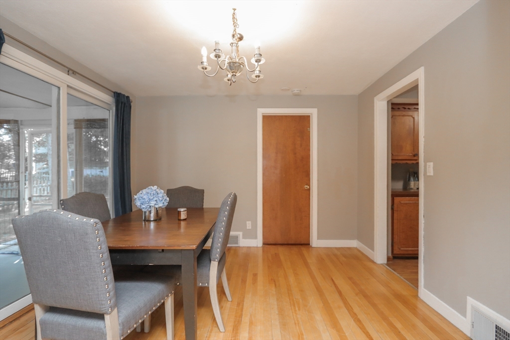 75 Bennington Street Springfield, MA 01108 - Photo 14 of 34