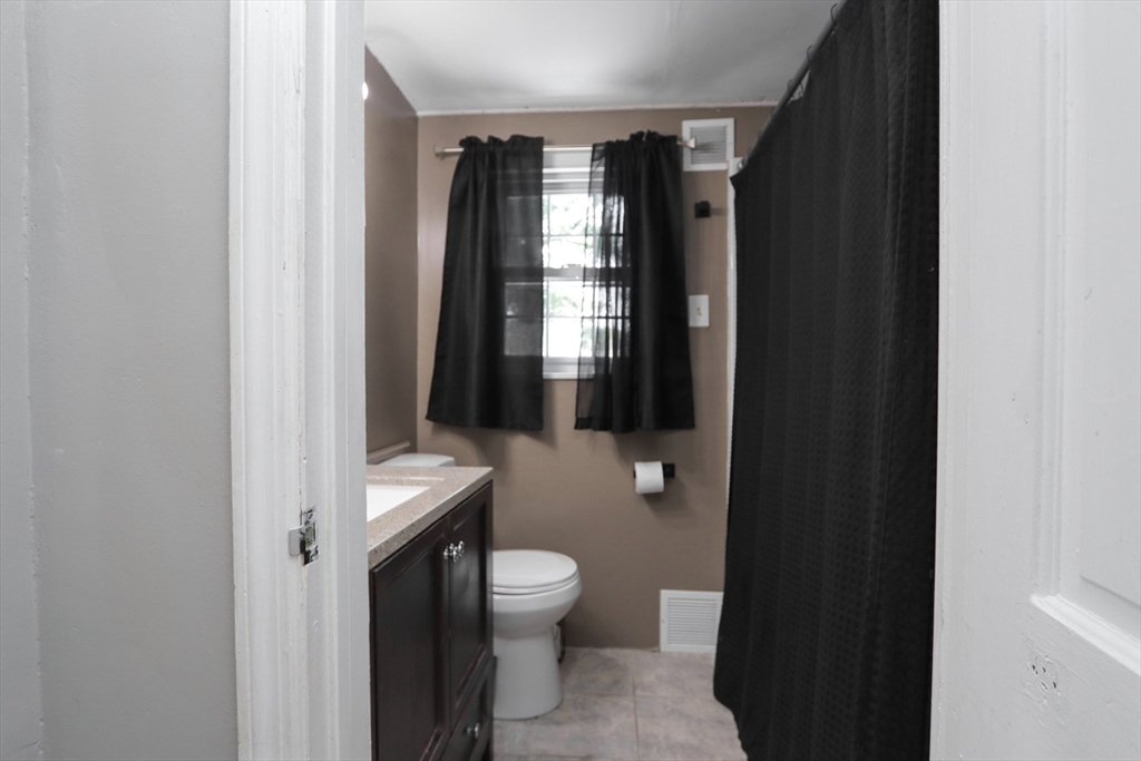 75 Bennington Street Springfield, MA 01108 - Photo 29 of 34