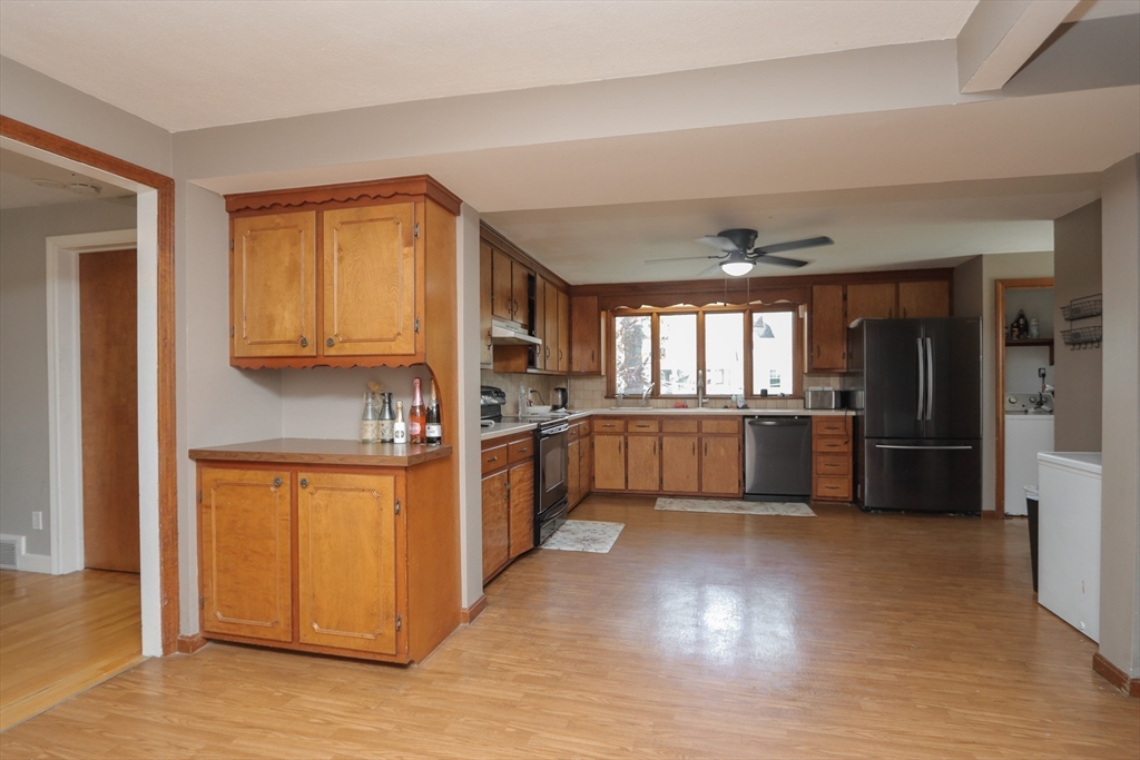 75 Bennington Street Springfield, MA 01108 - Photo 3 of 34