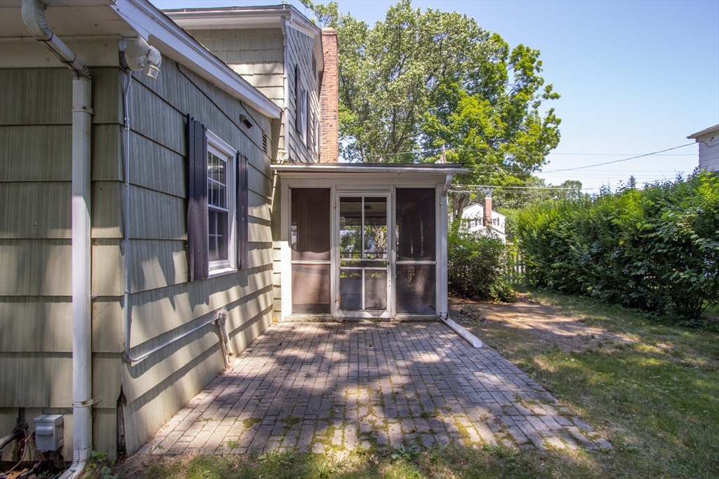 75 Bennington Street Springfield, MA 01108 - Photo 32 of 34