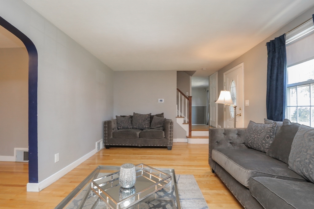 75 Bennington Street Springfield, MA 01108 - Photo 8 of 34