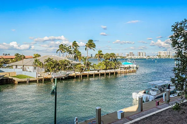 $3,800 | 2650 Lake Shore Drive, Unit 201, Riviera Beach, FL 33404