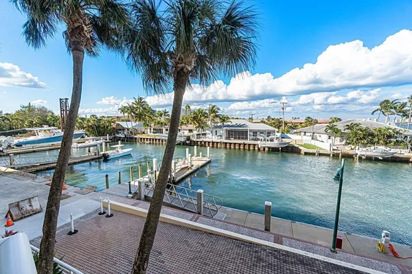 $3,800 | 2650 Lake Shore Drive, Unit 201, Riviera Beach, FL 33404