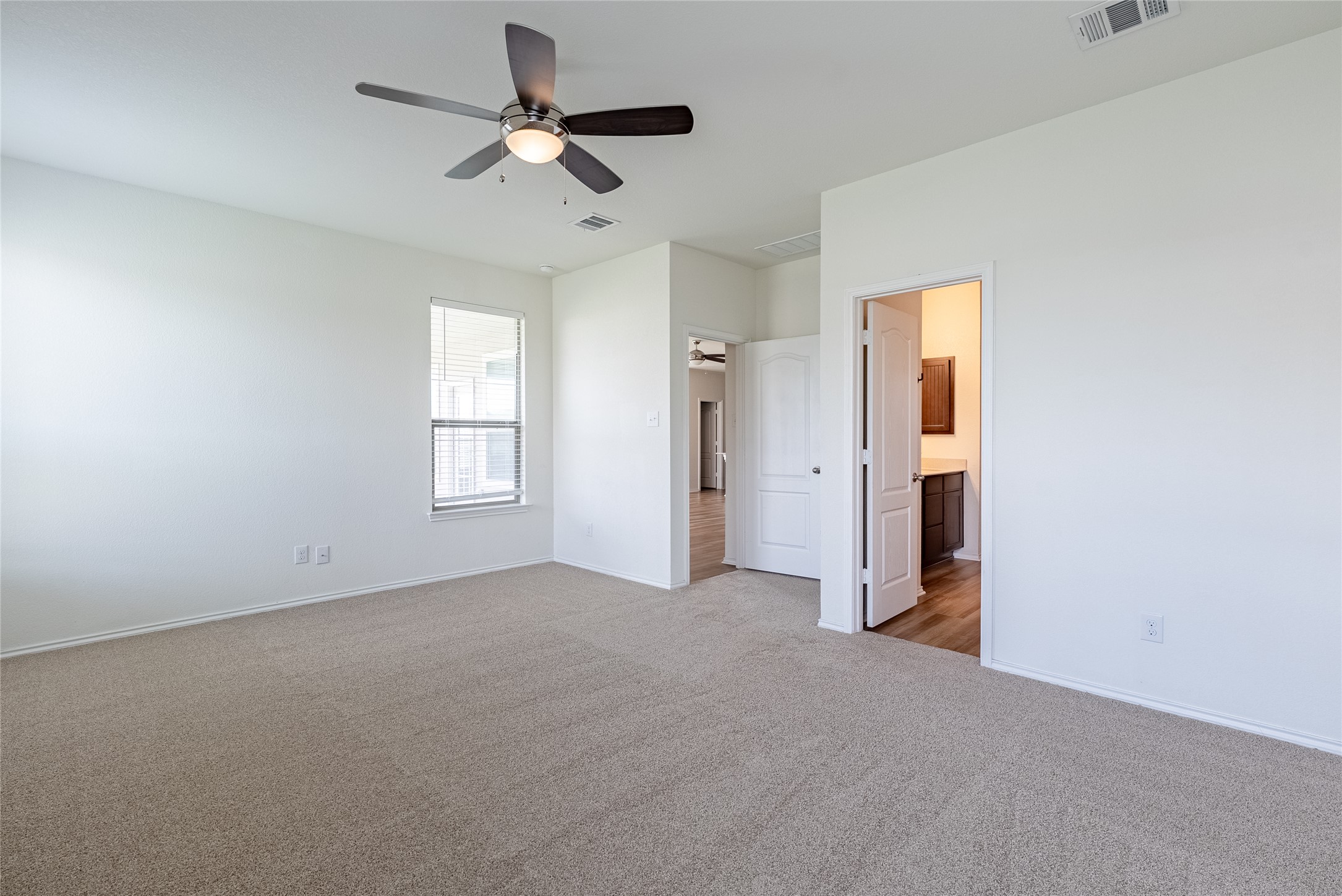 637 Landon Samuel Loop Pflugerville, TX 78660 - Photo 5 of 21
