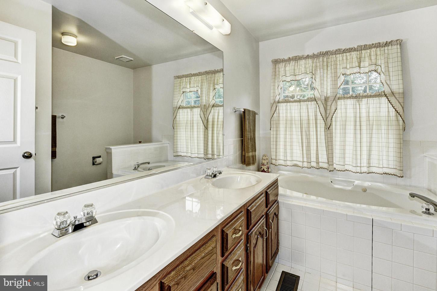 1943 Frederick Road Catonsville, MD 21228 - Photo 16 of 30 Bath (Master)