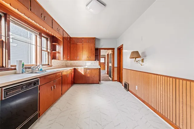 $124,900 | 1309 15th Street, Menominee, MI 49858