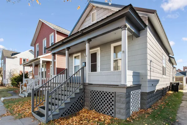 $124,900 | 1309 15th Avenue, Menominee, MI 49858