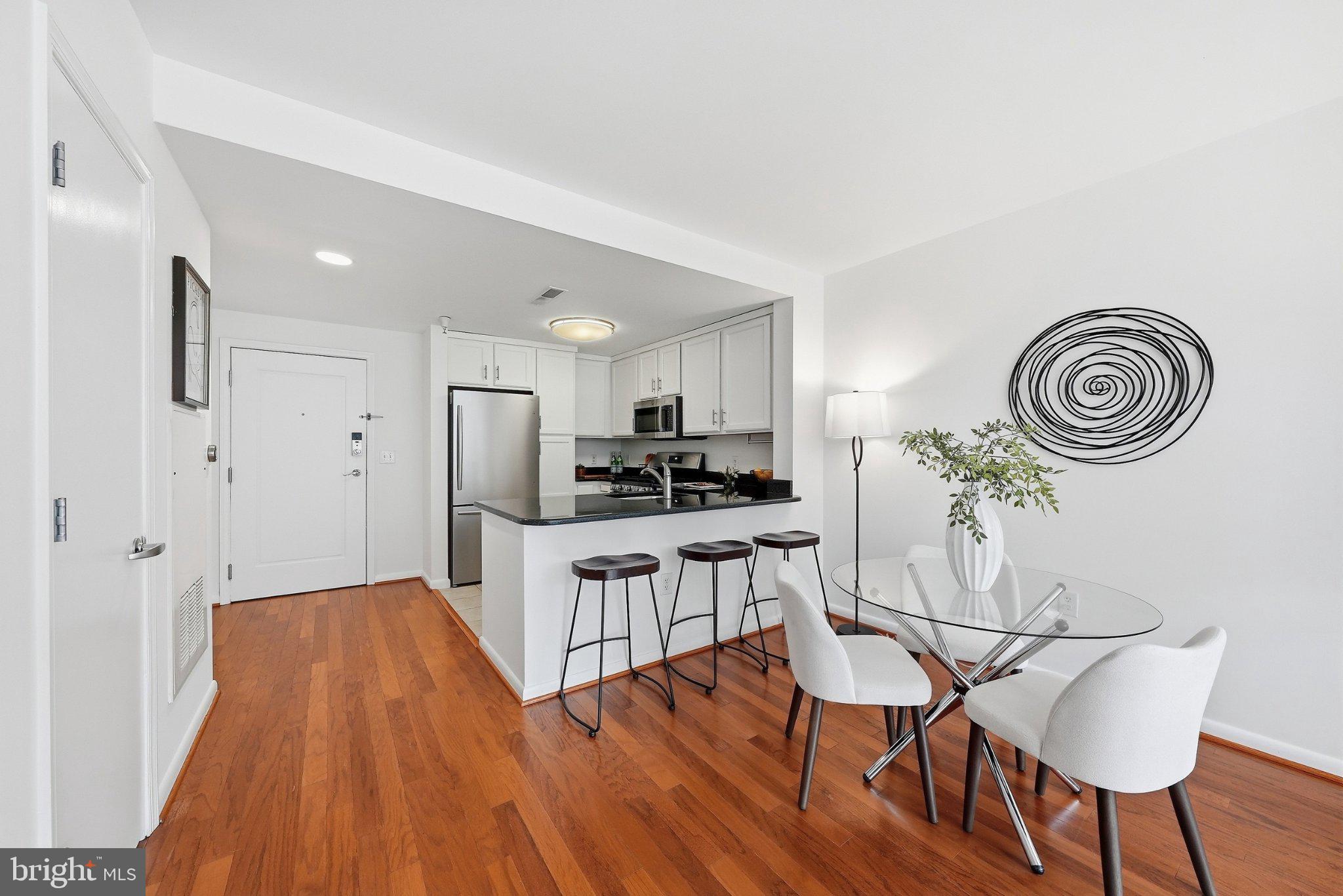 355 I Street Southwest, Unit S406 Washington, DC 20024 - Photo 4 of 36 Kitchen and dining area