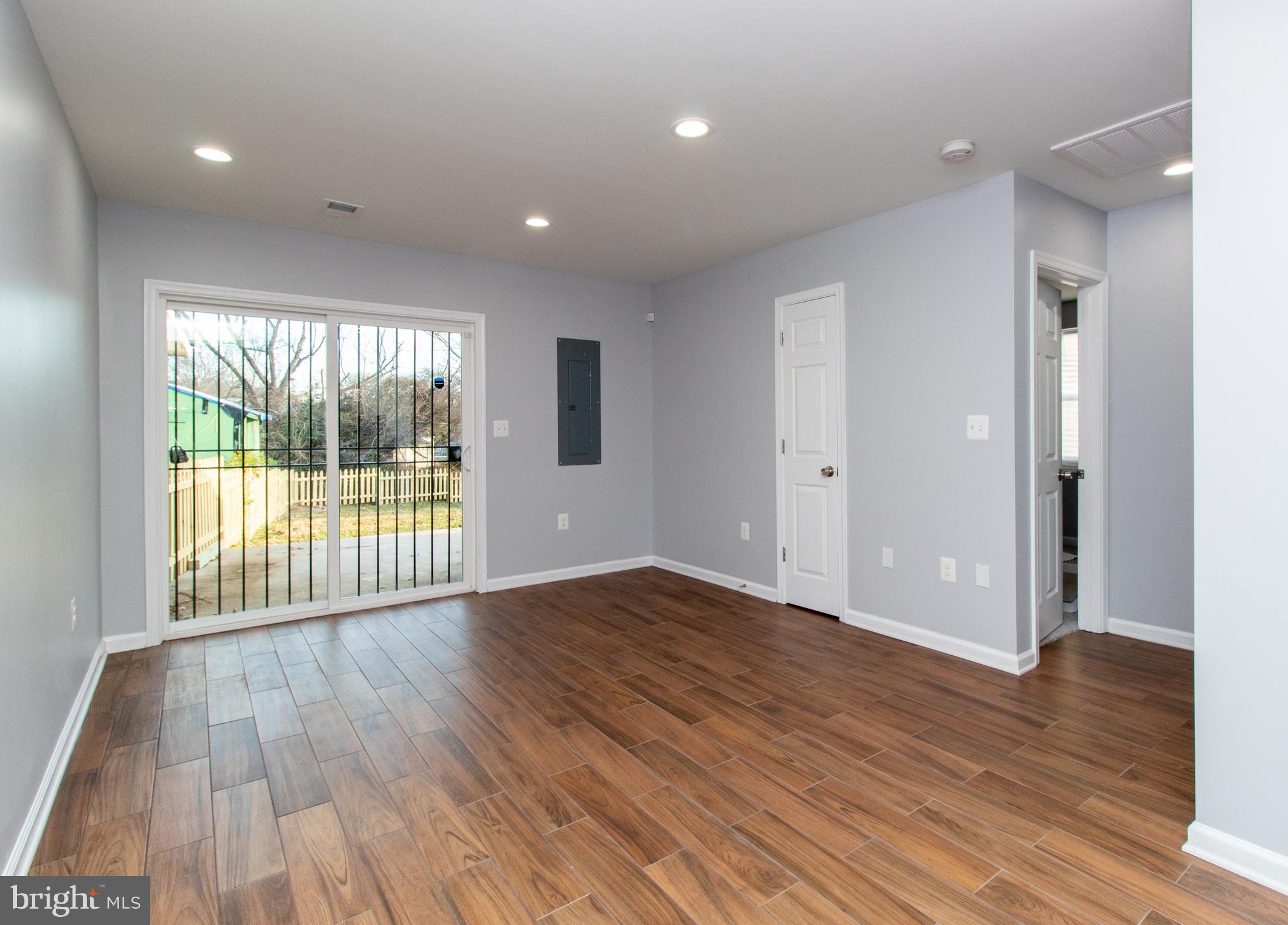 7609 Oxman Road Landover, MD 20785 - Photo 4 of 13 Living Area