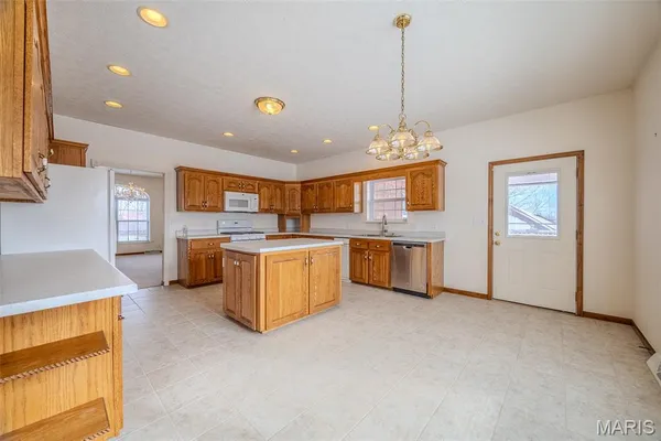 $492,400 | 220 April Drive, St. Robert, MO 65584