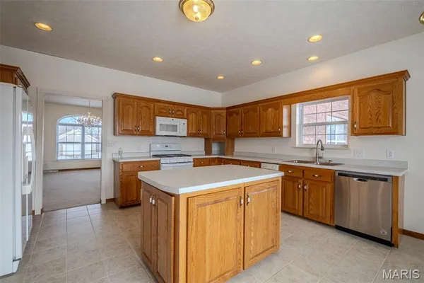 $492,400 | 220 April Drive, St. Robert, MO 65584