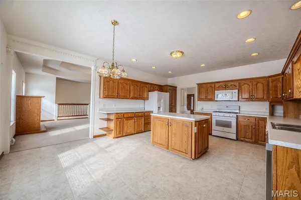 $492,400 | 220 April Drive, St. Robert, MO 65584