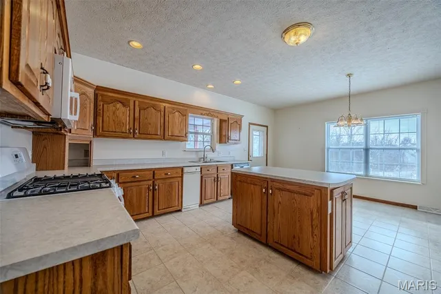 $494,900 | 220 April Drive, St. Robert, MO 65584