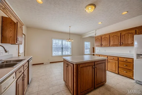 $492,400 | 220 April Drive, St. Robert, MO 65584