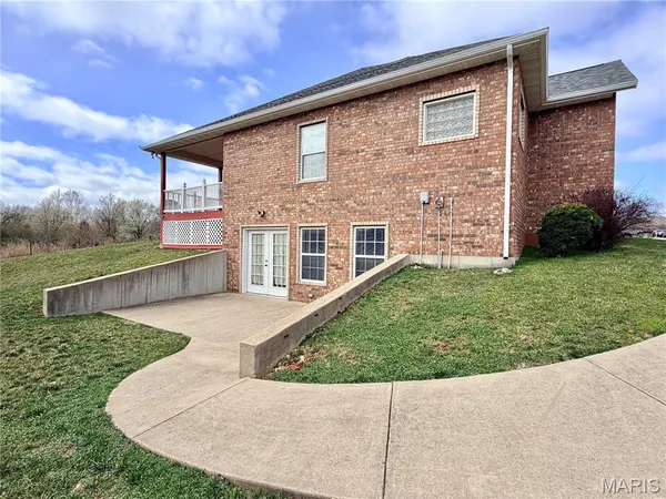 $492,400 | 220 April Drive, St. Robert, MO 65584