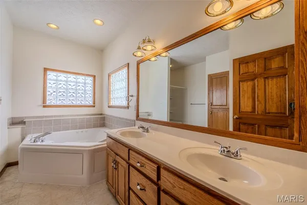 $492,400 | 220 April Drive, St. Robert, MO 65584